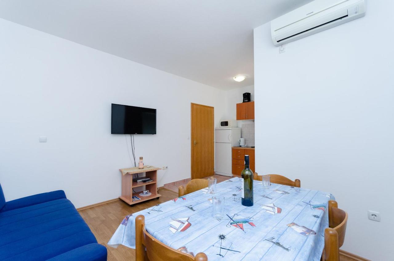 Apartments Alex Lopar Exterior photo