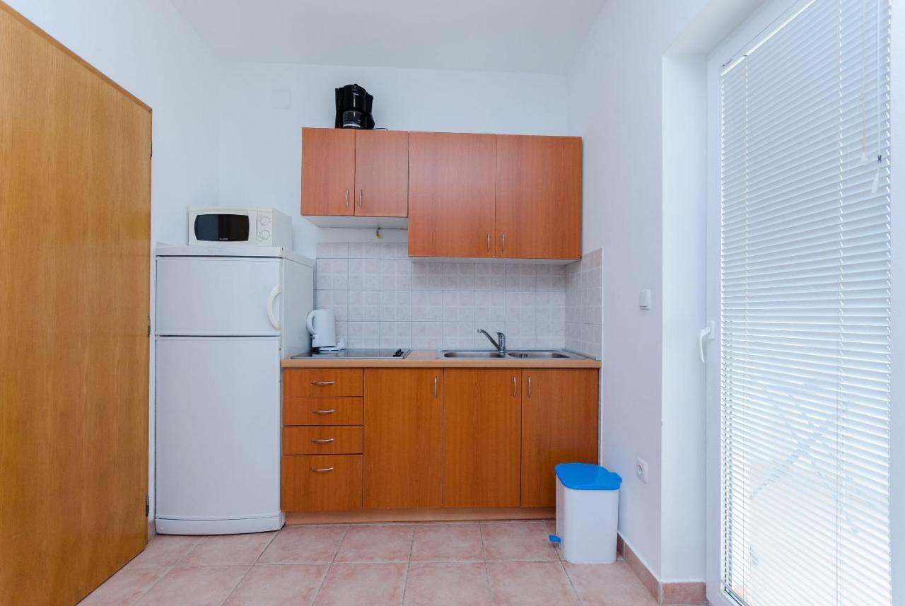 Apartments Alex Lopar Exterior photo