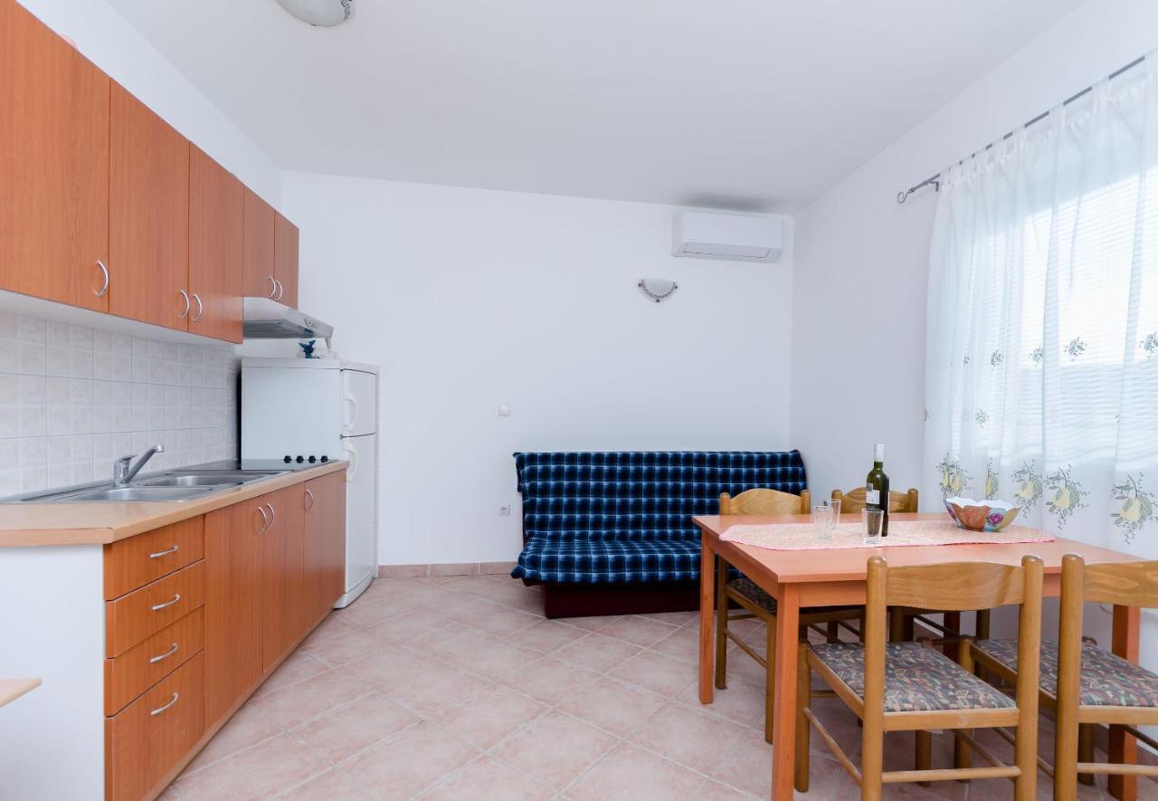 Apartments Alex Lopar Exterior photo
