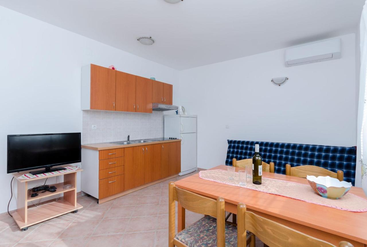 Apartments Alex Lopar Exterior photo